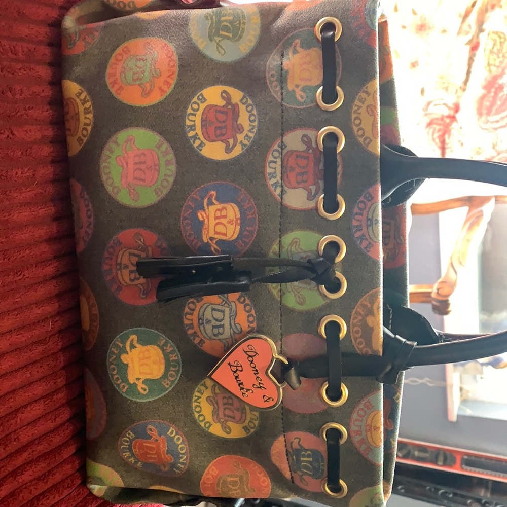 Dooney & Bourke handbag. Used in great condition.